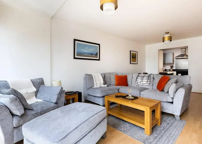 Lovely 2 Bedroom Apartment With Balcony
