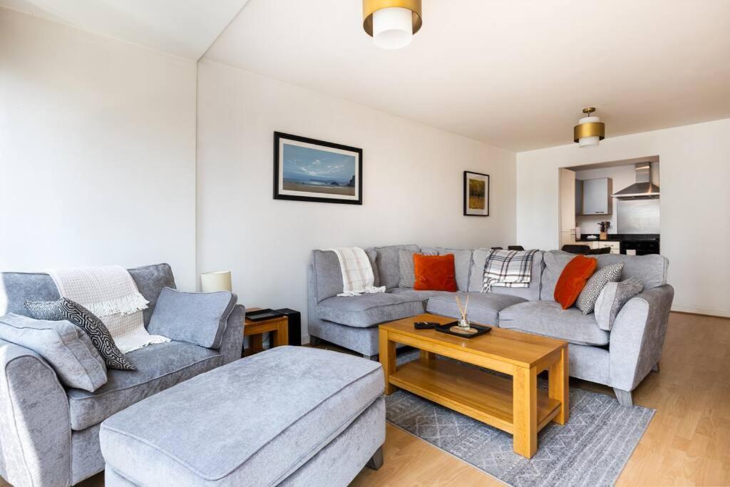 Lovely 2 Bedroom With Balcony * Dublín